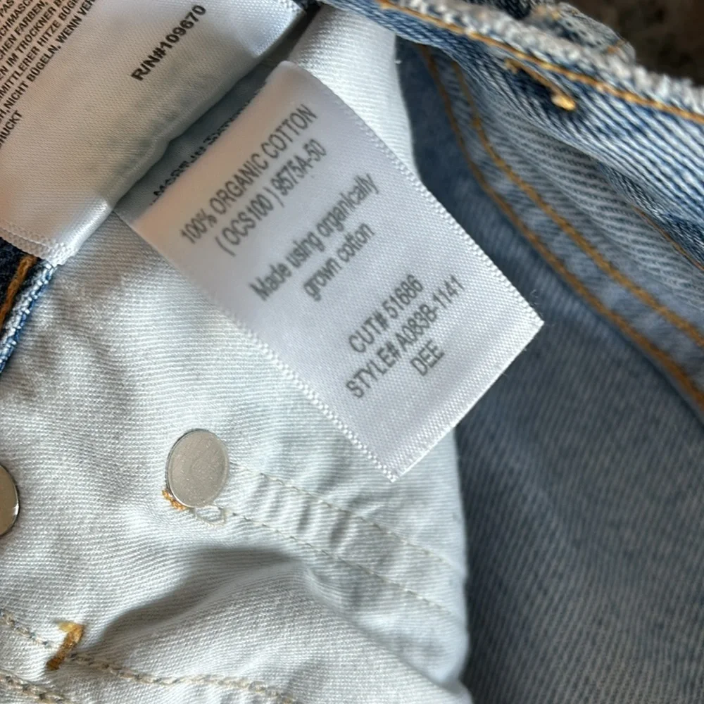 AGOLDE Dee distressed ripped denim jean shorts raw hem - Picture 4 of 7